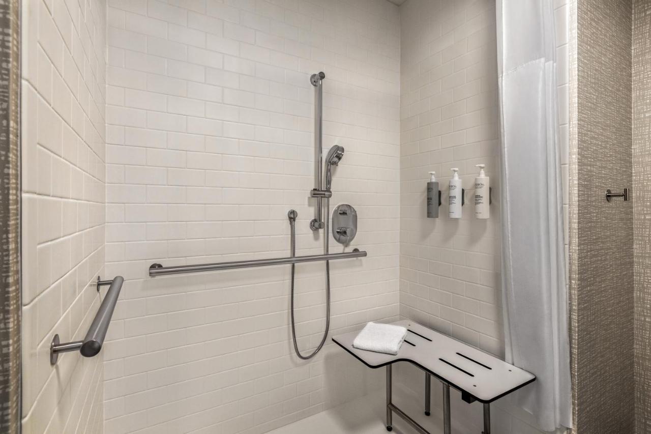 Hampton Inn & Suites San Mateo-San Francisco Airport Exterior photo